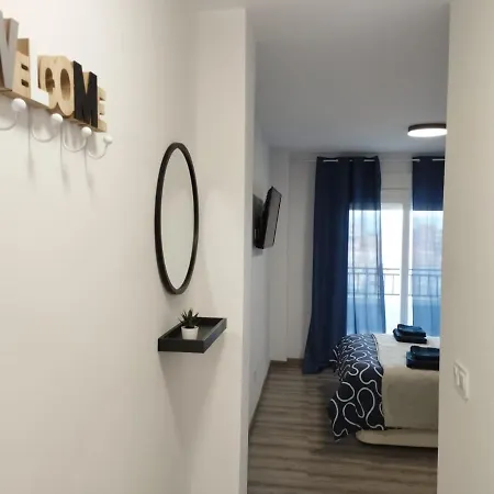 With Terrace And Pool דירה *