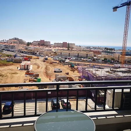 With Terrace And Pool דירה