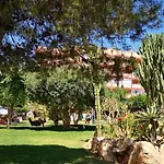 With Terrace And Pool Apartamento