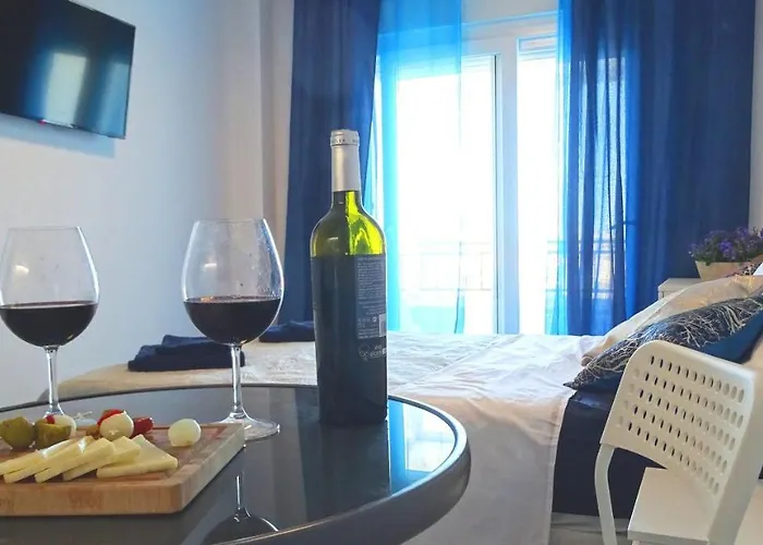 With Terrace And Pool Apartamento